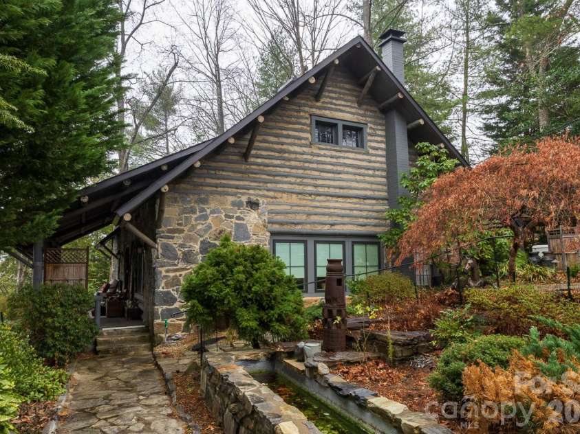 15 Chestnut Street, Tryon, NC 28782.  MLS# CAR4336651, YatesRealty ID 2688. 