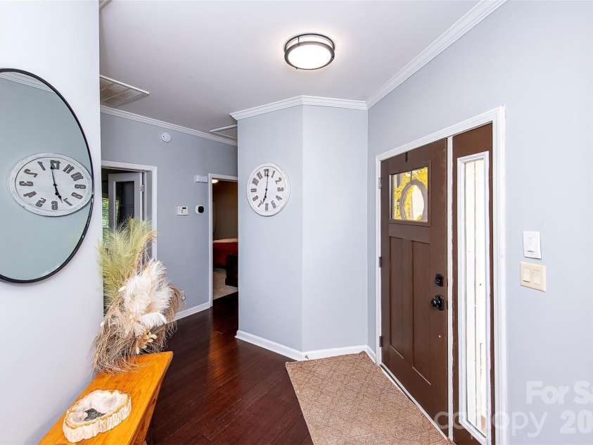 719 Phillipstown Road, Kershaw, SC 29067.  MLS# CAR4365888, YatesRealty ID 26880. Entry Way & Foyer