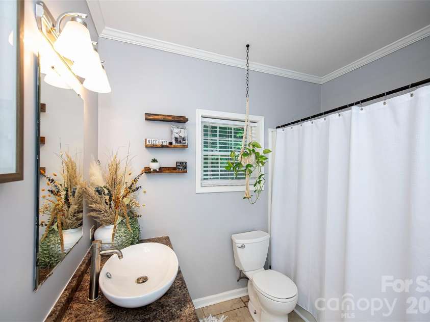 719 Phillipstown Road, Kershaw, SC 29067.  MLS# CAR4365888, YatesRealty ID 26880. Full Bathroom - Hallway