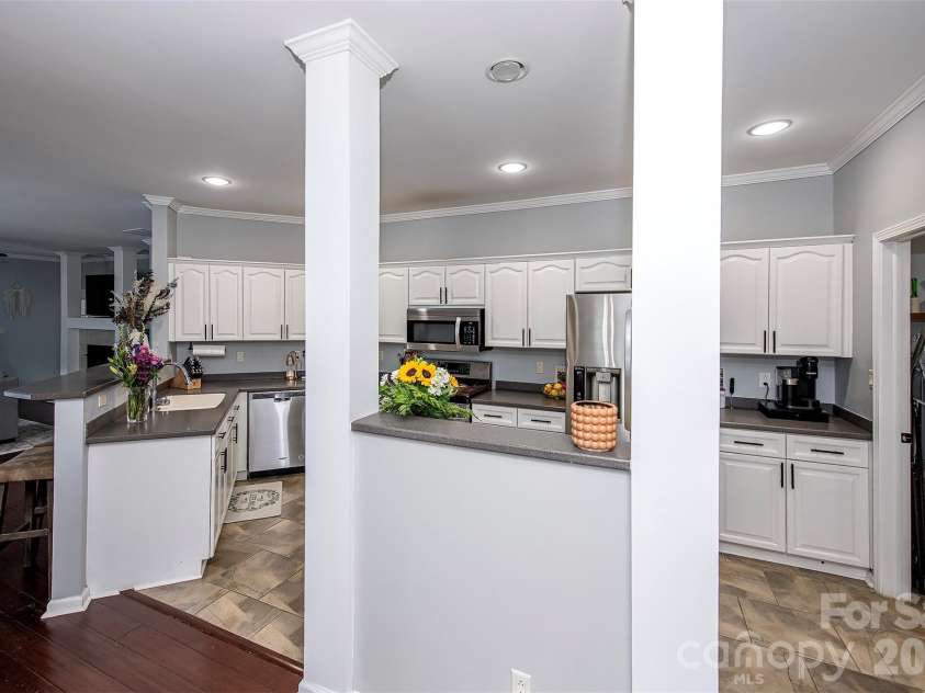 719 Phillipstown Road, Kershaw, SC 29067.  MLS# CAR4365888, YatesRealty ID 26880. Open Kitchen