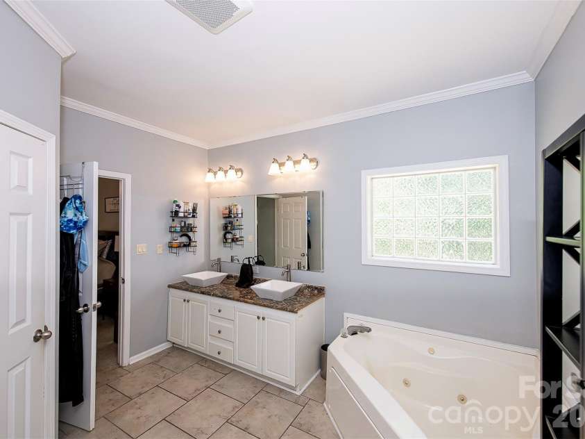 719 Phillipstown Road, Kershaw, SC 29067.  MLS# CAR4365888, YatesRealty ID 26880. Primary Bathroom - Dual Vanities