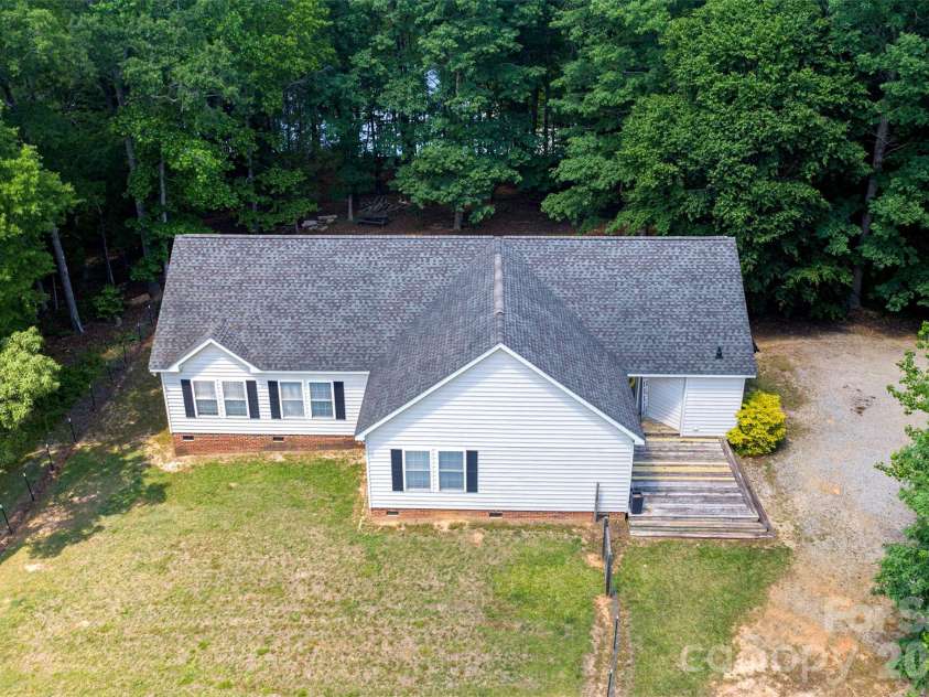 719 Phillipstown Road, Kershaw, SC 29067.  MLS# CAR4365888, YatesRealty ID 26880. Spacious Yard