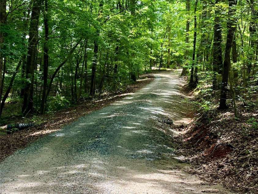 719 Phillipstown Road, Kershaw, SC 29067.  MLS# CAR4365888, YatesRealty ID 26880. Winding Driveway
