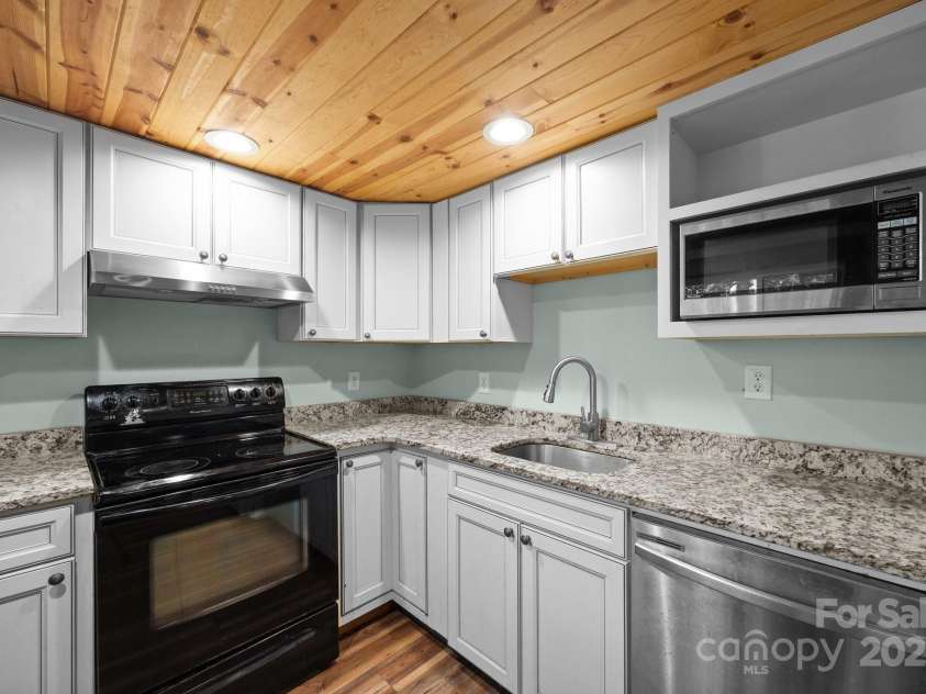 10 Lakemont Cottage Trail, Flat Rock, NC 28731.  MLS# CAR4270576, YatesRealty ID 26882. 