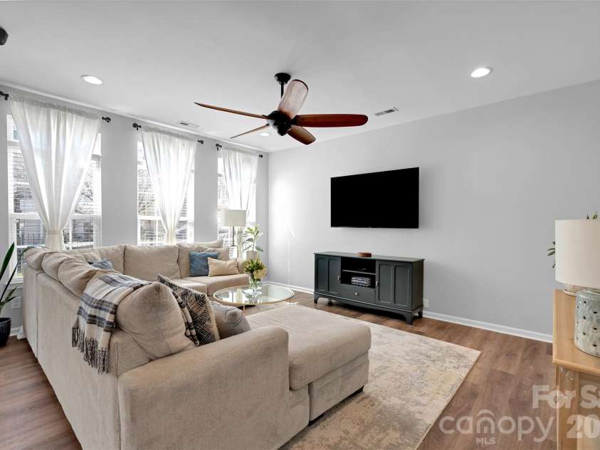 3353 Park South Station Boulevard, Charlotte, NC 28210.  MLS# CAR4364169, YatesRealty ID 26882. 
