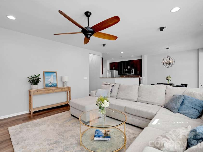 3353 Park South Station Boulevard, Charlotte, NC 28210.  MLS# CAR4364169, YatesRealty ID 26882. 