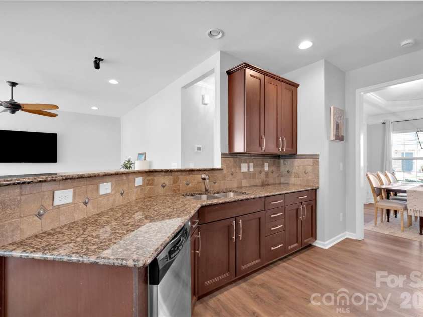 3353 Park South Station Boulevard, Charlotte, NC 28210.  MLS# CAR4364169, YatesRealty ID 26882. 