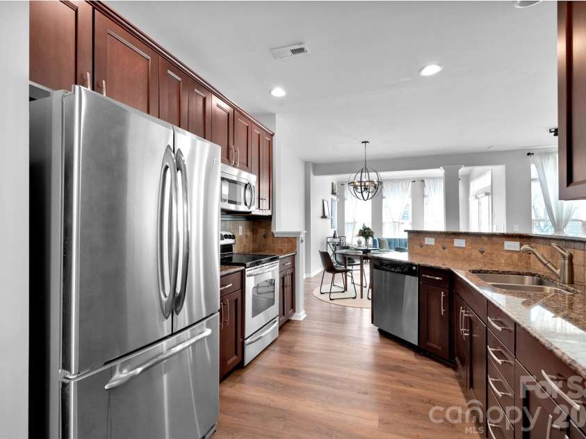3353 Park South Station Boulevard, Charlotte, NC 28210.  MLS# CAR4364169, YatesRealty ID 26882. 