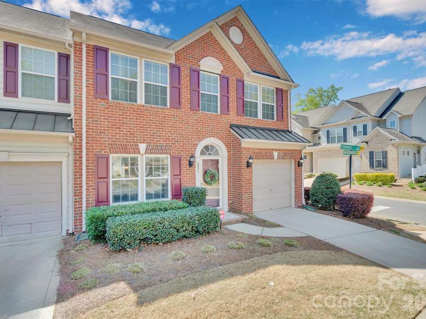 3353 Park South Station Boulevard, Charlotte, NC 28210.  MLS# CAR4364169, YatesRealty ID 26882. 
