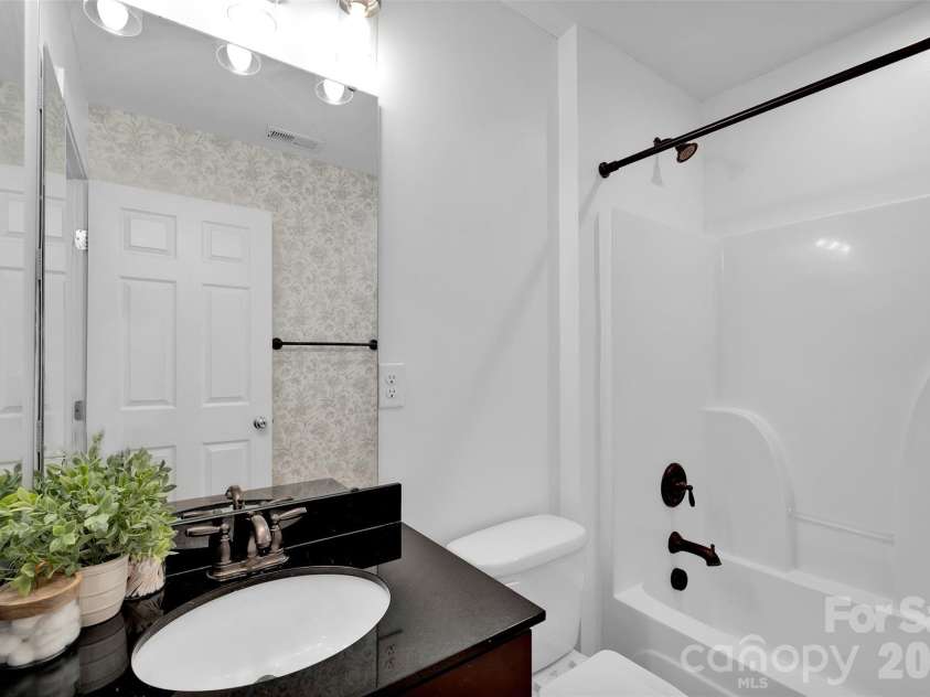 3353 Park South Station Boulevard, Charlotte, NC 28210.  MLS# CAR4364169, YatesRealty ID 26882. Bathroom 2