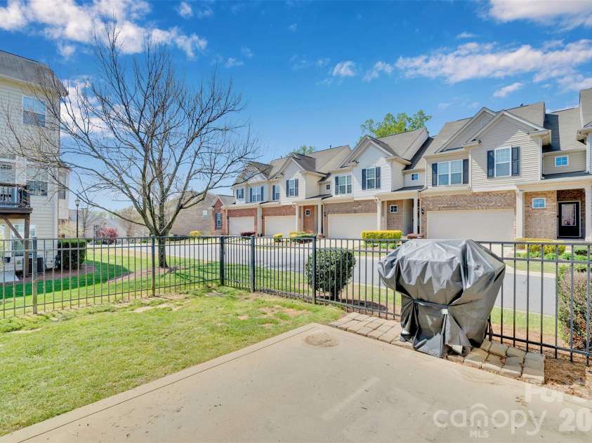 3353 Park South Station Boulevard, Charlotte, NC 28210.  MLS# CAR4364169, YatesRealty ID 26882. Patio area