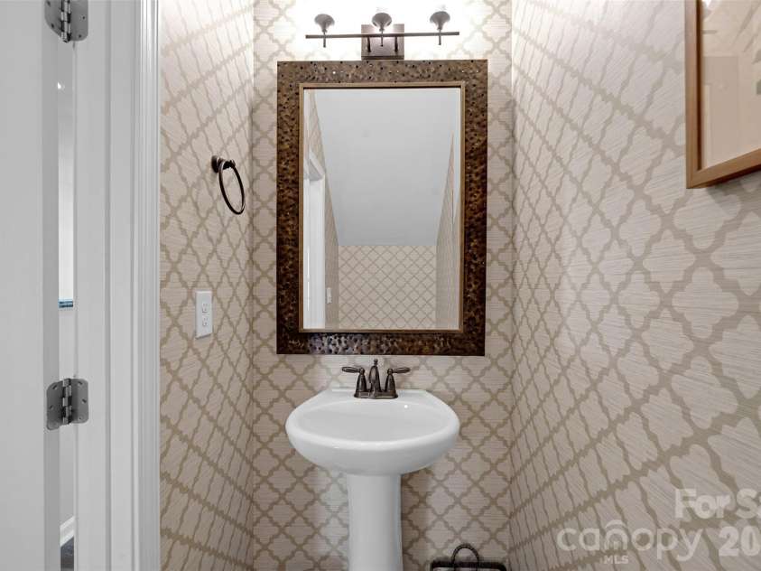3353 Park South Station Boulevard, Charlotte, NC 28210.  MLS# CAR4364169, YatesRealty ID 26882. Powder Room