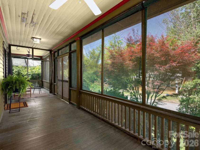 15 Hillside Street, Asheville, NC 28801.  MLS# CAR4350045, YatesRealty ID 26883. 