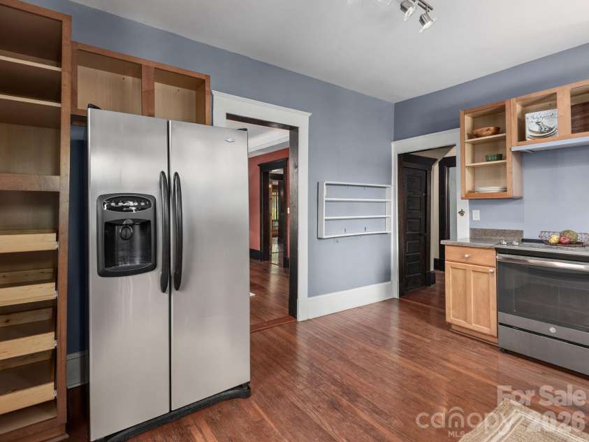 15 Hillside Street, Asheville, NC 28801.  MLS# CAR4350045, YatesRealty ID 26883. 
