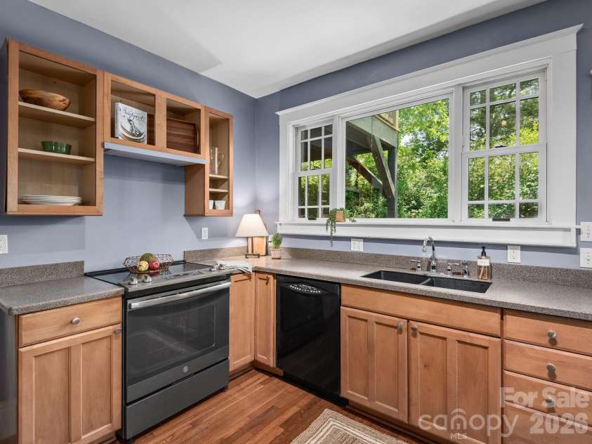 15 Hillside Street, Asheville, NC 28801.  MLS# CAR4350045, YatesRealty ID 26883. Light filled kitchen looking out onto patio