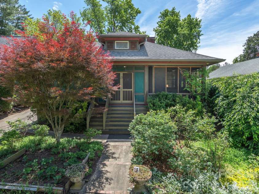 15 Hillside Street, Asheville, NC 28801.  MLS# CAR4350045, YatesRealty ID 26883. Welcome to 15 Hillside st. 
