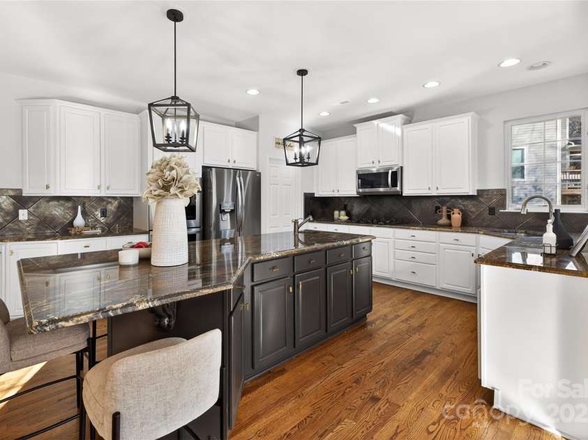 6800 Augustine Way, Charlotte, NC 28270.  MLS# CAR4331637, YatesRealty ID 26883. 