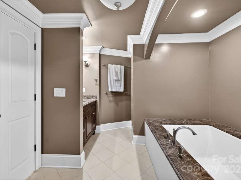 6800 Augustine Way, Charlotte, NC 28270.  MLS# CAR4331637, YatesRealty ID 26883. 