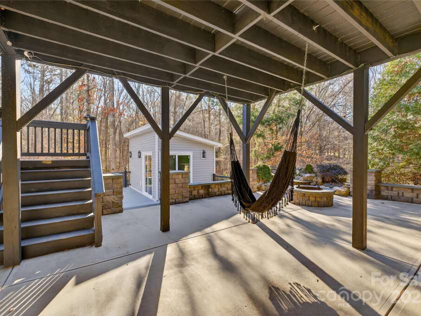 6800 Augustine Way, Charlotte, NC 28270.  MLS# CAR4331637, YatesRealty ID 26883. 