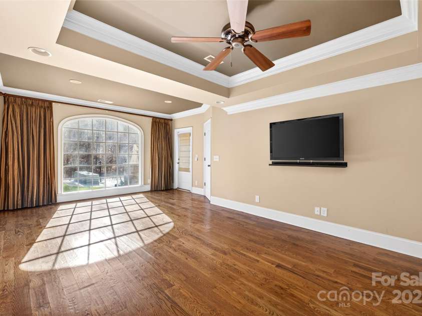 6800 Augustine Way, Charlotte, NC 28270.  MLS# CAR4331637, YatesRealty ID 26883. Basement- 2nd primary suite