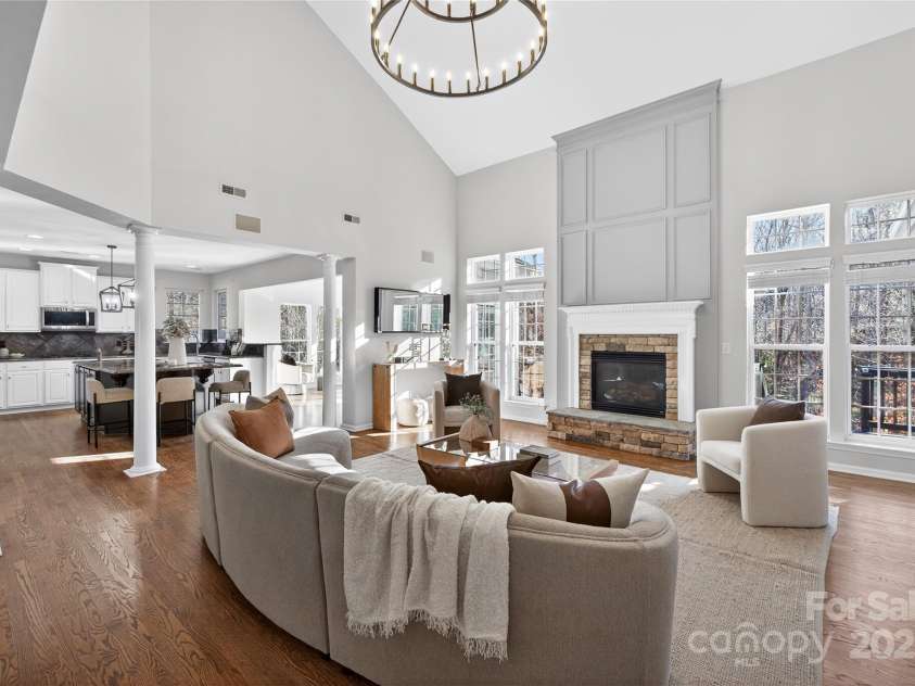 6800 Augustine Way, Charlotte, NC 28270.  MLS# CAR4331637, YatesRealty ID 26883. Living Room 