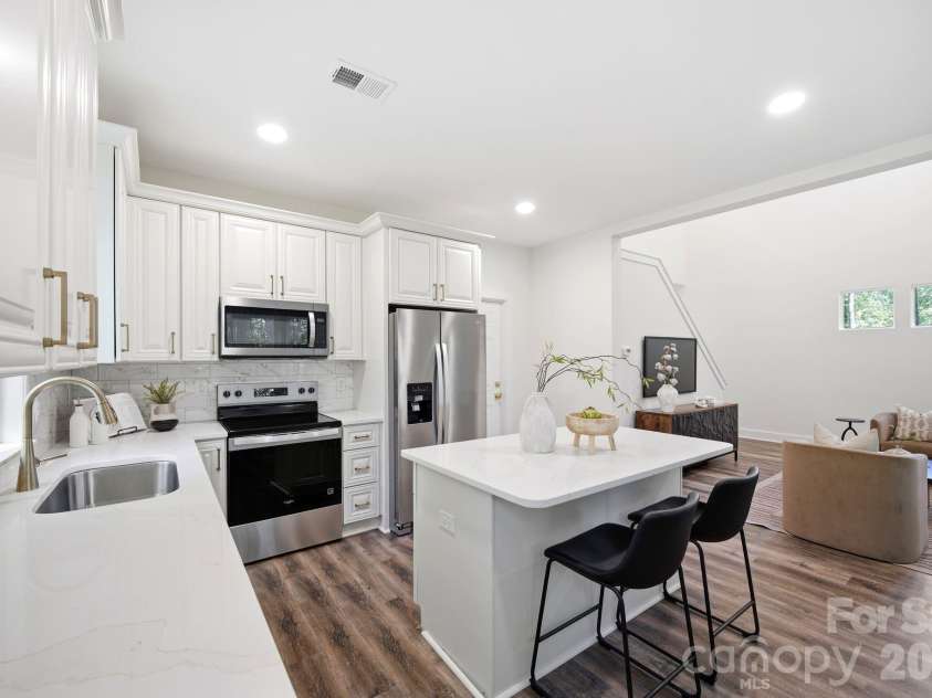 1731 Deer Street, Charlotte, NC 28214.  MLS# CAR4358508, YatesRealty ID 26885. 