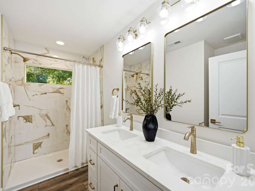 1731 Deer Street, Charlotte, NC 28214.  MLS# CAR4358508, YatesRealty ID 26885. 