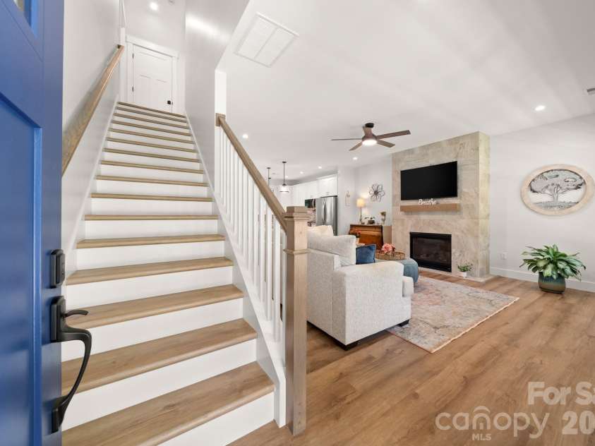 445 Governors View Road, Asheville, NC 28805.  MLS# CAR4383866, YatesRealty ID 26886. 