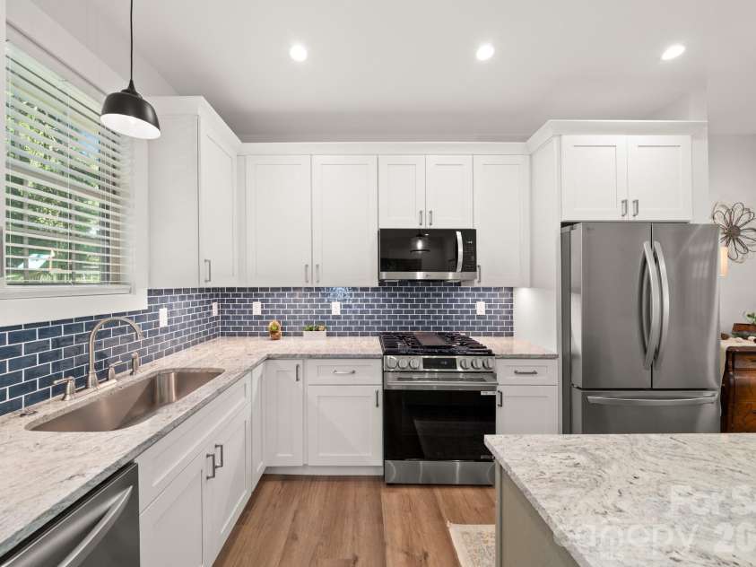 445 Governors View Road, Asheville, NC 28805.  MLS# CAR4383866, YatesRealty ID 26886. 