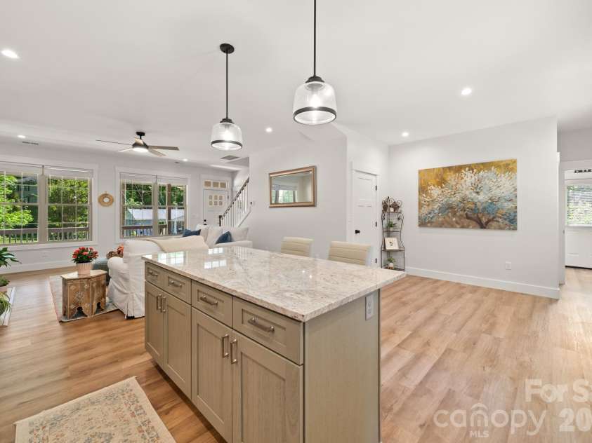 445 Governors View Road, Asheville, NC 28805.  MLS# CAR4383866, YatesRealty ID 26886. 