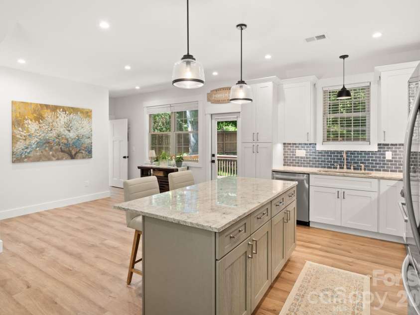 445 Governors View Road, Asheville, NC 28805.  MLS# CAR4383866, YatesRealty ID 26886. 