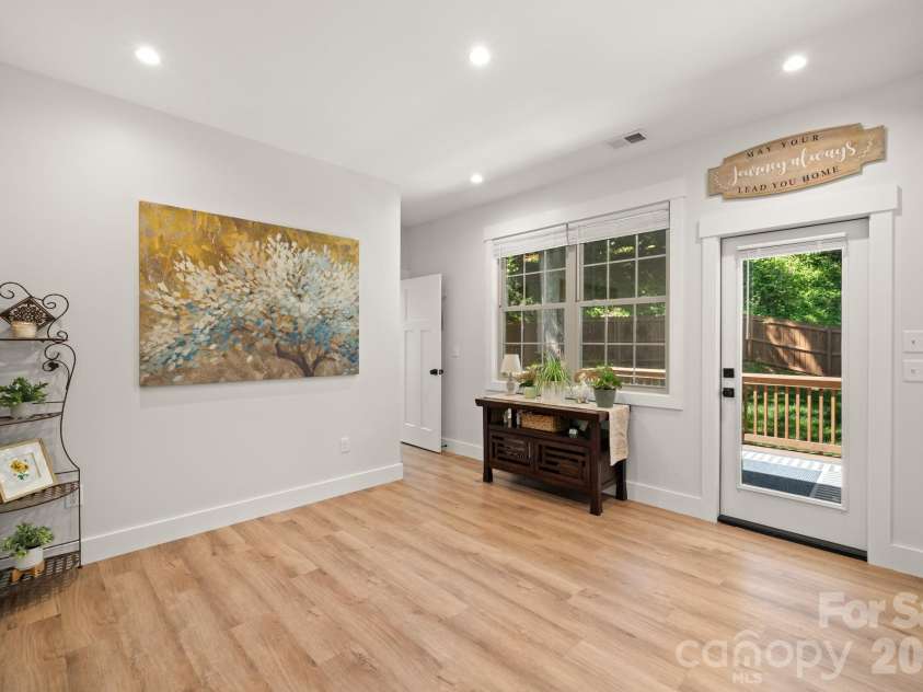 445 Governors View Road, Asheville, NC 28805.  MLS# CAR4383866, YatesRealty ID 26886. 