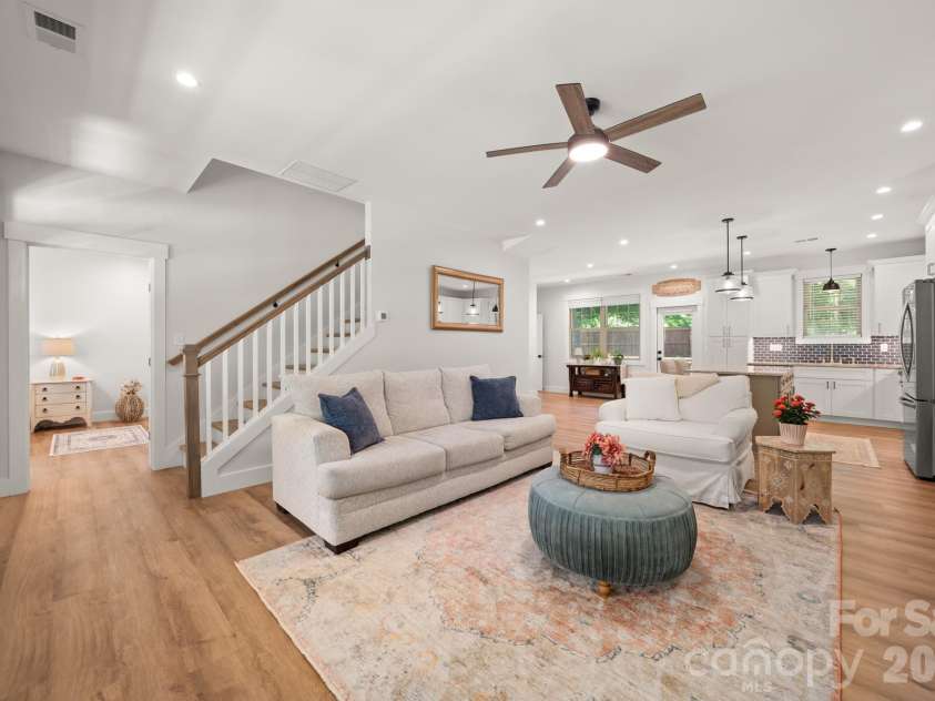 445 Governors View Road, Asheville, NC 28805.  MLS# CAR4383866, YatesRealty ID 26886. 