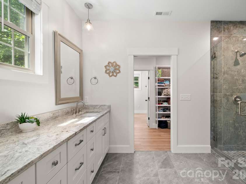 445 Governors View Road, Asheville, NC 28805.  MLS# CAR4383866, YatesRealty ID 26886. 