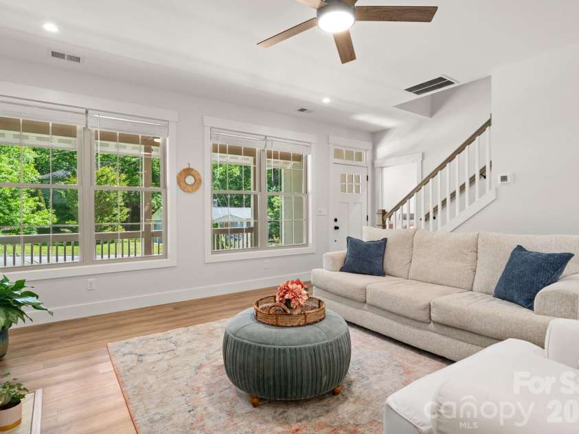 445 Governors View Road, Asheville, NC 28805.  MLS# CAR4383866, YatesRealty ID 26886. 
