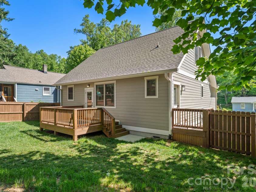 445 Governors View Road, Asheville, NC 28805.  MLS# CAR4383866, YatesRealty ID 26886. 