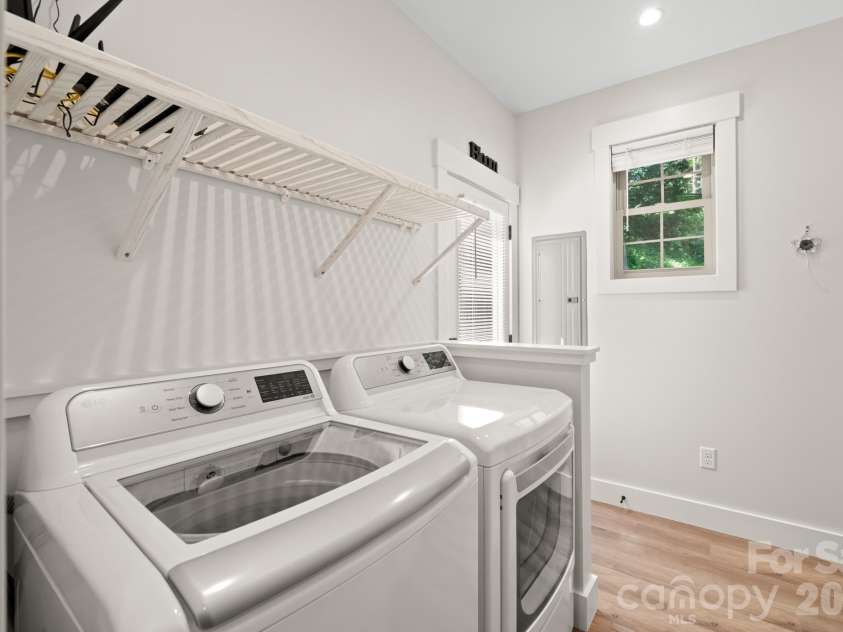 445 Governors View Road, Asheville, NC 28805.  MLS# CAR4383866, YatesRealty ID 26886. Laundry on Main