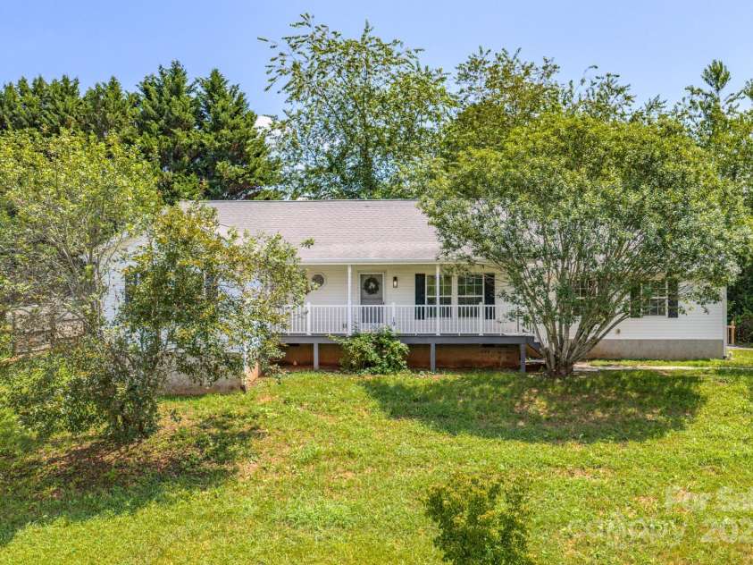19 New Liberty Road, Leicester, NC 28748.  MLS# CAR4278479, YatesRealty ID 26888. 
