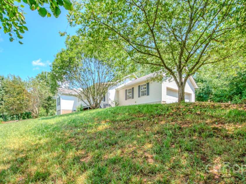 19 New Liberty Road, Leicester, NC 28748.  MLS# CAR4278479, YatesRealty ID 26888. 