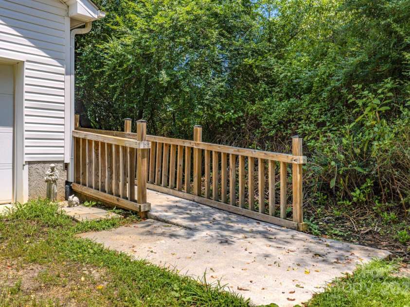 19 New Liberty Road, Leicester, NC 28748.  MLS# CAR4278479, YatesRealty ID 26888. 