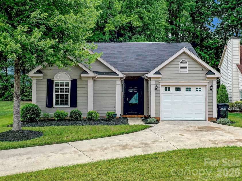 3102 Mintleaf Drive, Charlotte, NC 28269.  MLS# CAR4375220, YatesRealty ID 26888. 