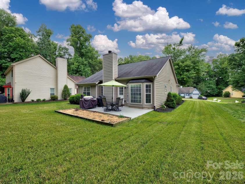 3102 Mintleaf Drive, Charlotte, NC 28269.  MLS# CAR4375220, YatesRealty ID 26888. 