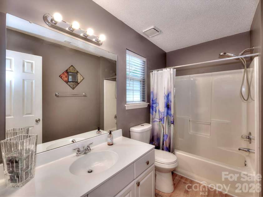 3102 Mintleaf Drive, Charlotte, NC 28269.  MLS# CAR4375220, YatesRealty ID 26888. 