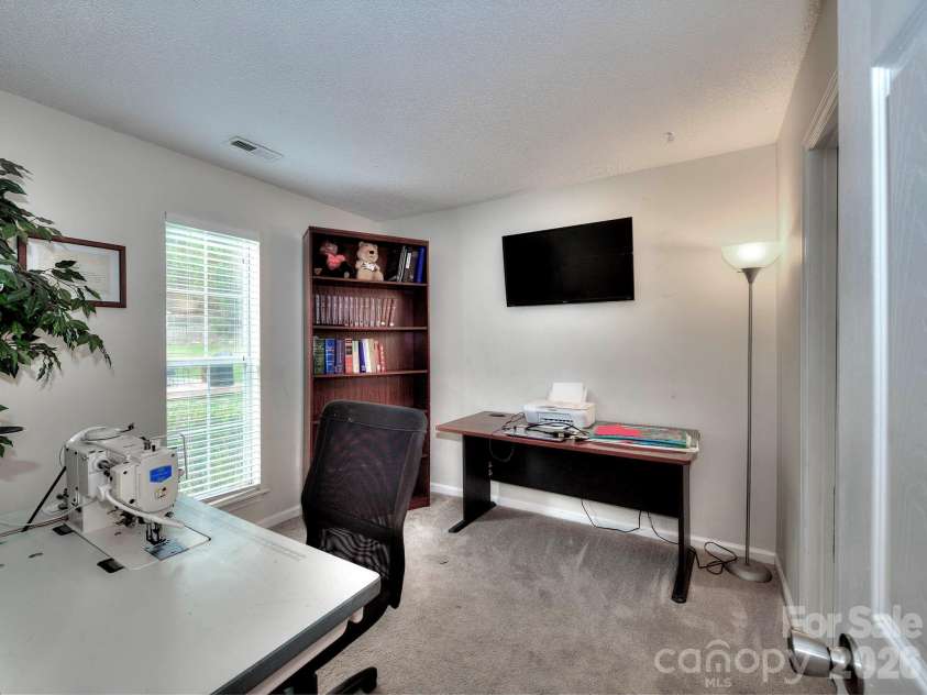 3102 Mintleaf Drive, Charlotte, NC 28269.  MLS# CAR4375220, YatesRealty ID 26888. 
