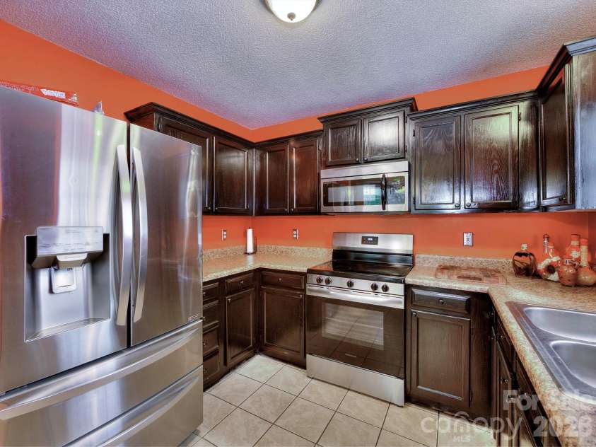 3102 Mintleaf Drive, Charlotte, NC 28269.  MLS# CAR4375220, YatesRealty ID 26888. 