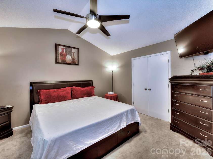 3102 Mintleaf Drive, Charlotte, NC 28269.  MLS# CAR4375220, YatesRealty ID 26888. 