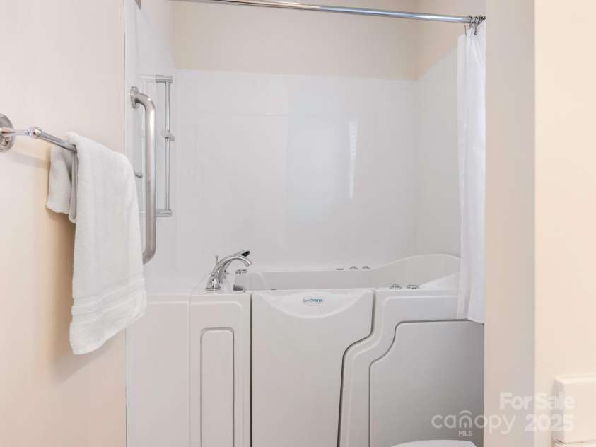 13220 Old Compton Court, Pineville, NC 28134.  MLS# CAR4277466, YatesRealty ID 26889. 