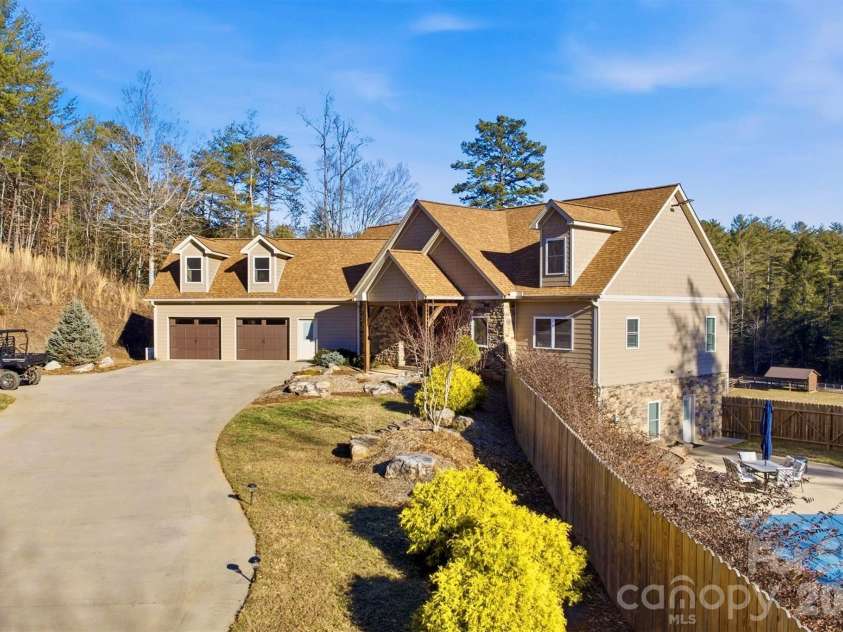 1510 Royal Lane, Lenoir, NC 28645.  MLS# CAR4401984, YatesRealty ID 2689. 