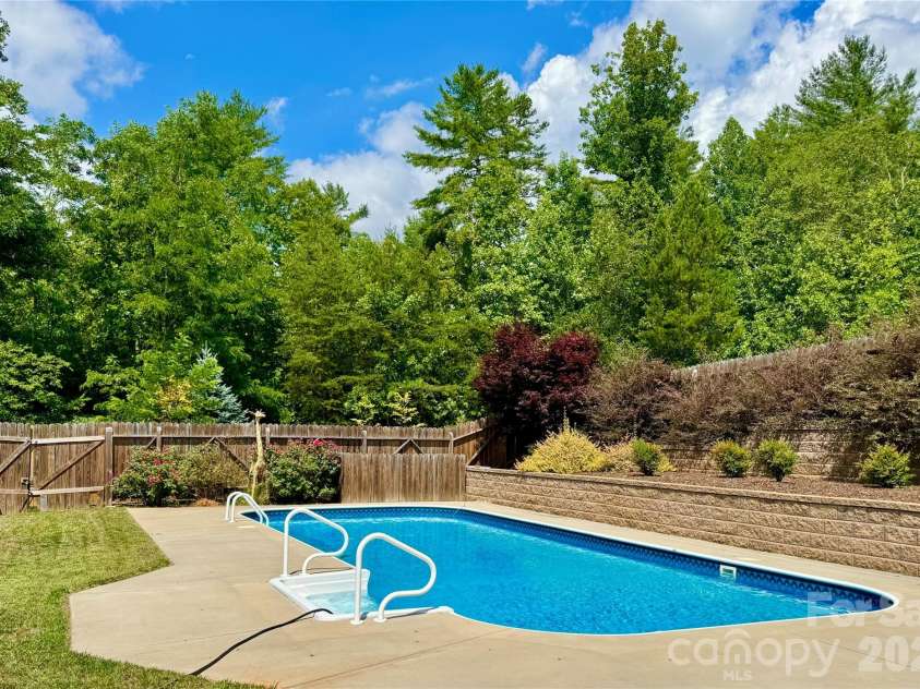 1510 Royal Lane, Lenoir, NC 28645.  MLS# CAR4401984, YatesRealty ID 2689. 
