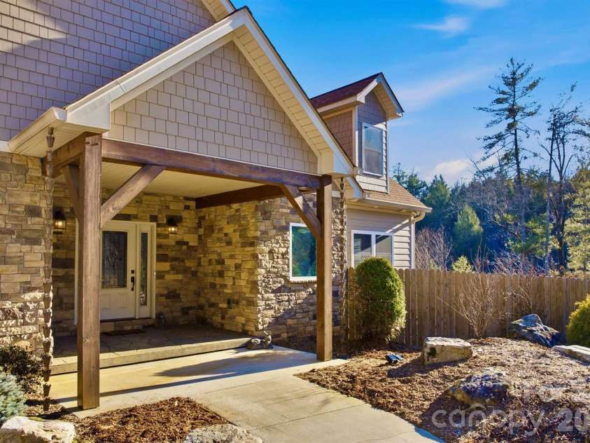 1510 Royal Lane, Lenoir, NC 28645.  MLS# CAR4401984, YatesRealty ID 2689. 